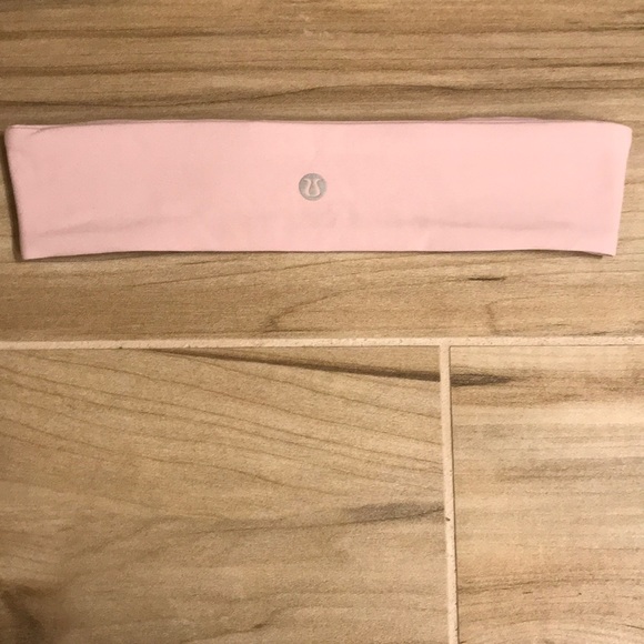 lululemon athletica Accessories - NWOT -Lululemon 🍋 Headband